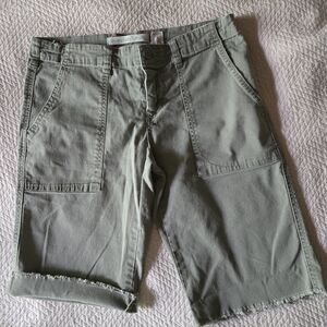 AMERICAN EAGLE WOMENS SHORTS SIZE 4 WEAR CUFFED OR NOT